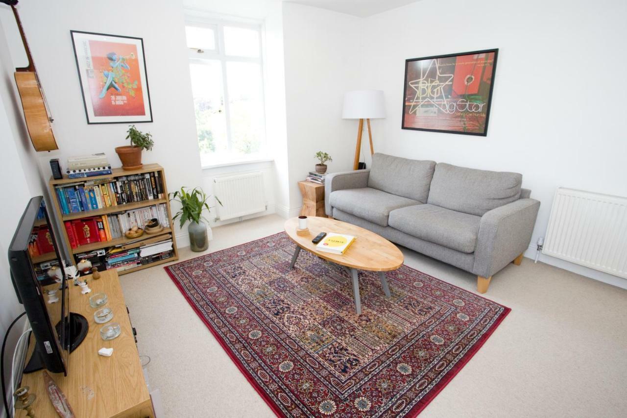 בורנמות' Bright 2 Bedroom Apt - Great Location - Free Parking מראה חיצוני תמונה
